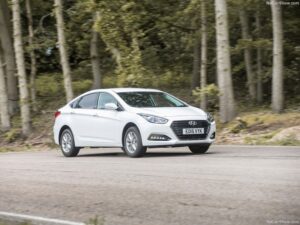 Materiāli auto paklājiņi priekš HYUNDAI i40 2011>