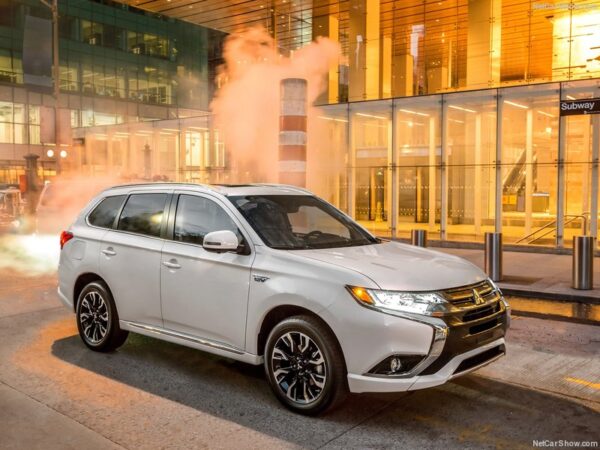 Materjalid auto matid MITSUBISHI OUTLANDER HIBRID 2013-2018 jaoks